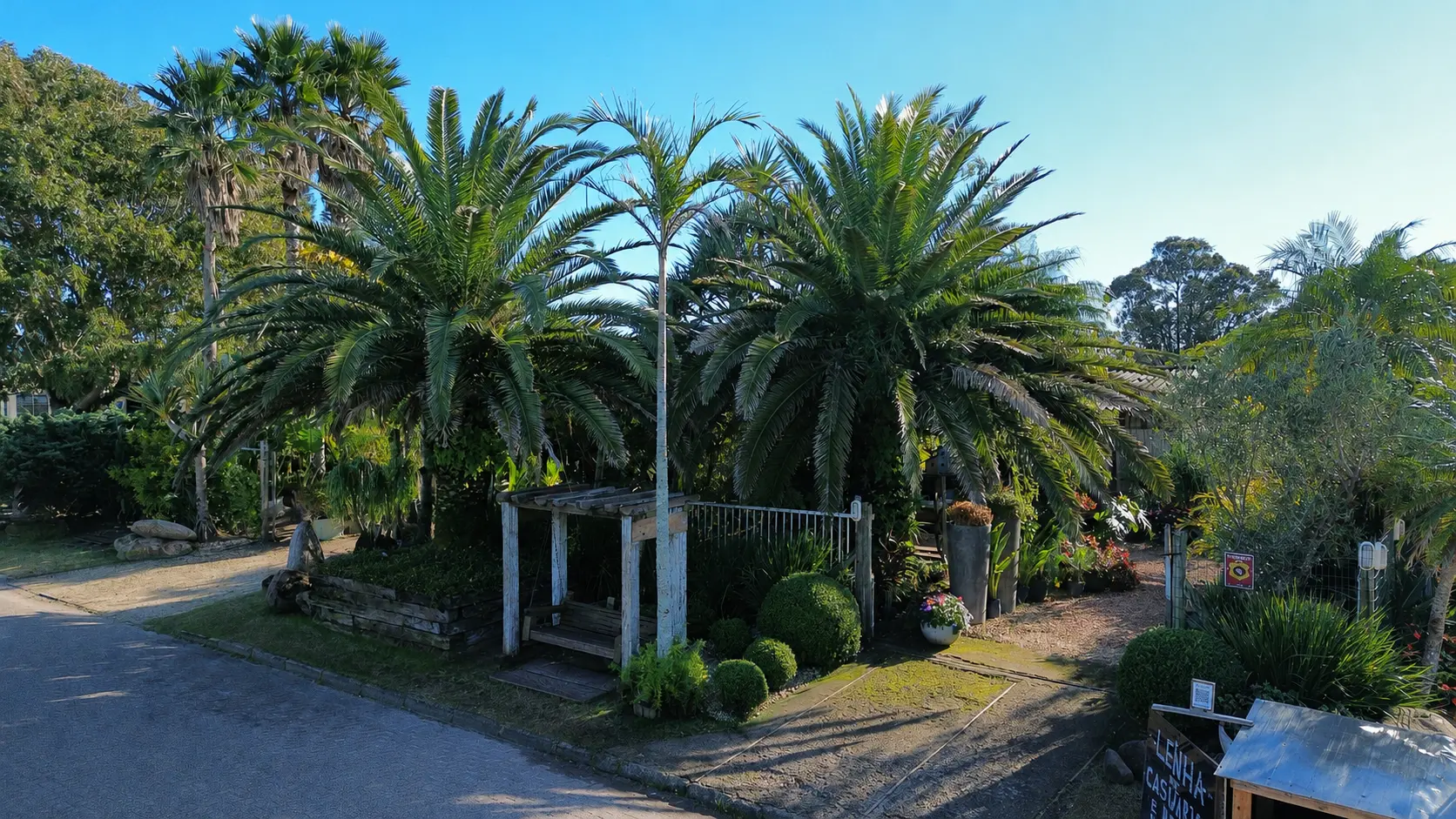 Projeto de paisagismo RB Garden em residência de alto padrão em Xangri-lá